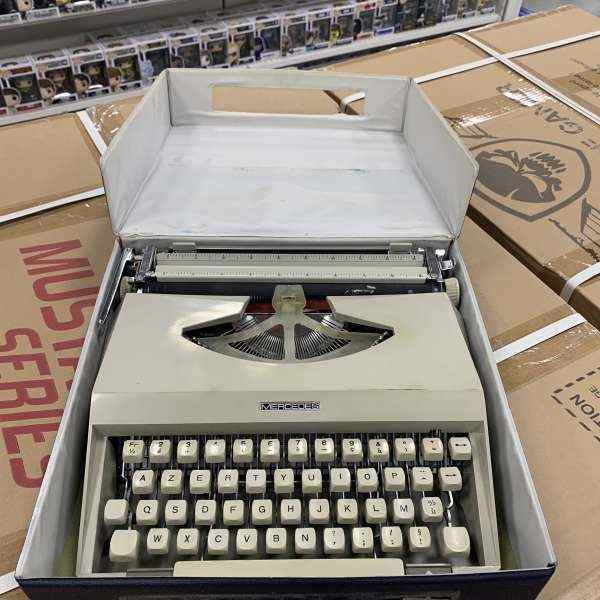 Machine à écrire Mercedes