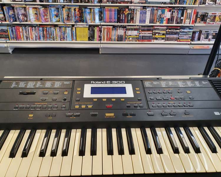 Clavier électronique Roland e 300
