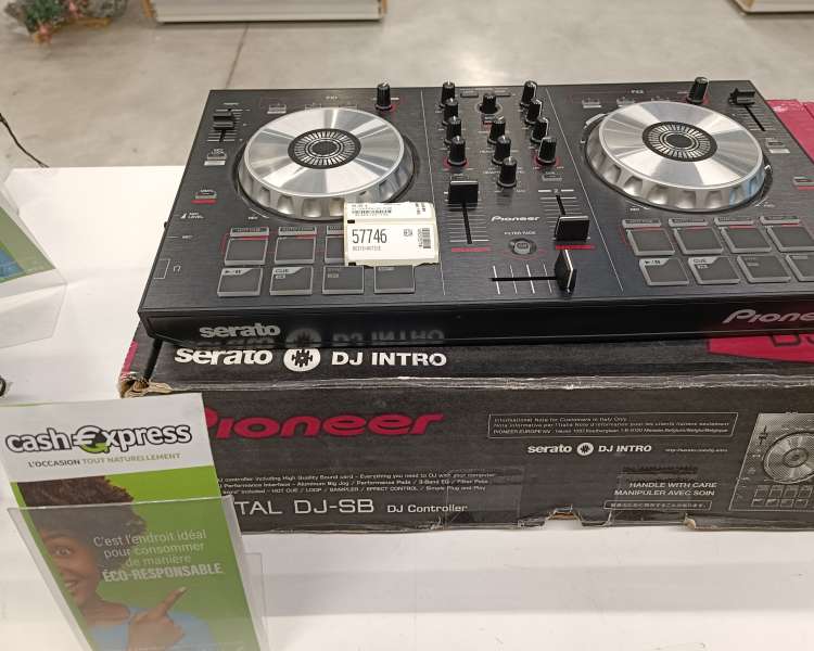 DJ contrôler Pioneer serato en boîte