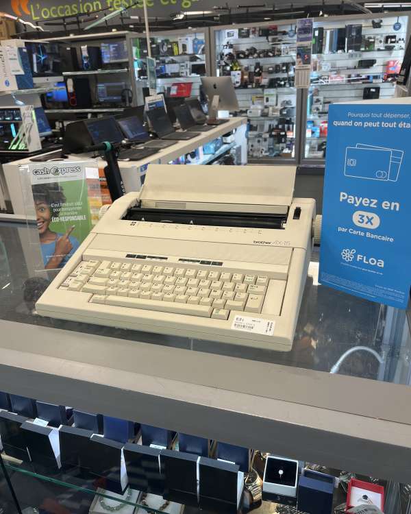 Machine à écrire électrique Brother AX-15