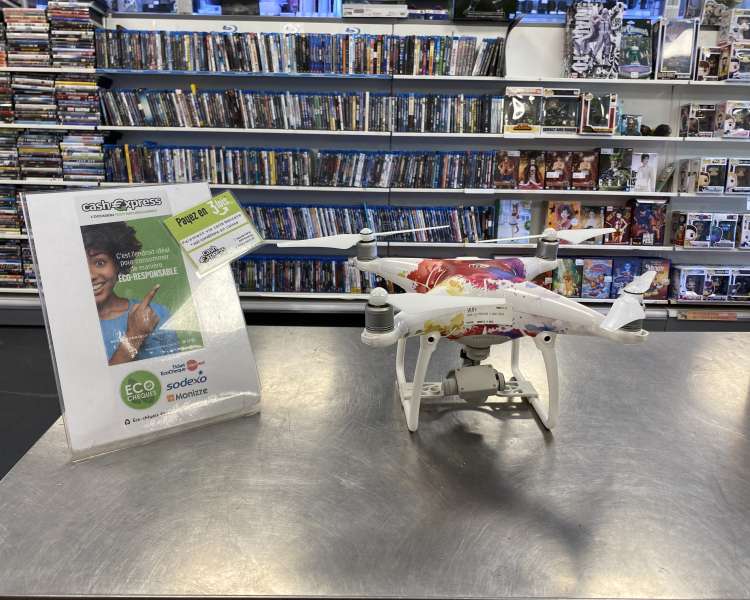 Drone DJI phantom 4 avec 2 batteries